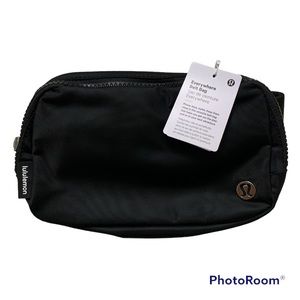 NWT Lululemon Everywhere Belt Bag